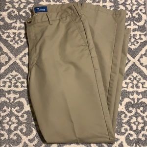 NWOT Lee’s Classic Fit Khakis